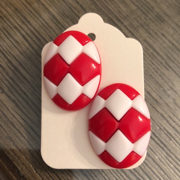 Vintage Avon Acrylic Oval Red & White Check Earrings - Picture 10 of 12